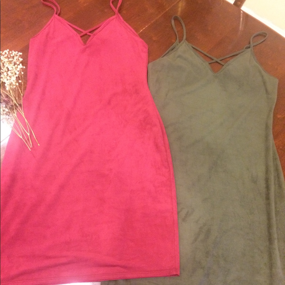 Bundle! Two sexy holiday dresses 💃🏻